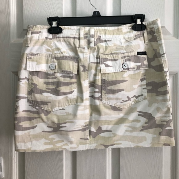 Cute Camo Mini Skirt - Picture 3 of 3